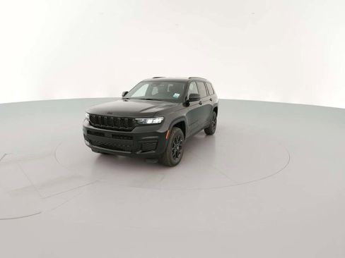 New 2025 Jeep Grand Cherokee L Laredo image 3
