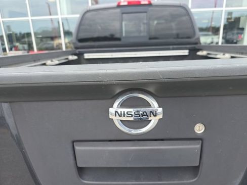Used 2015 Nissan Frontier SV w/ SV Value Truck Package AWD/4WD image 5