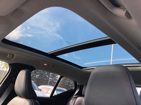 Used 2023 Volvo XC40 B5 Plus w/ Protection Package Premier image 14