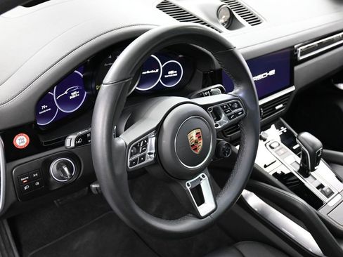 Used 2023 Porsche Cayenne Turbo S image 17