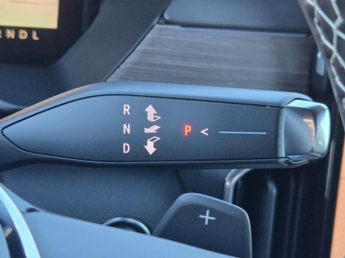 Used 2025 GMC Acadia Denali image 35