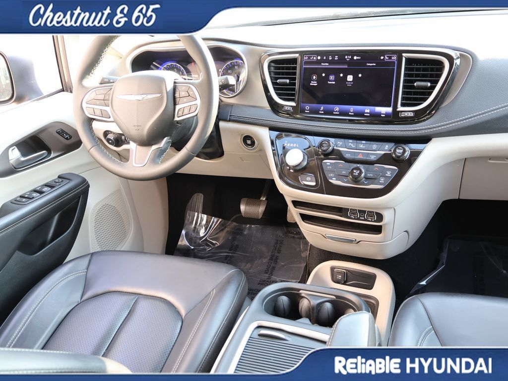 Used 2023 Chrysler Pacifica Touring-L AWD/4WD image 13