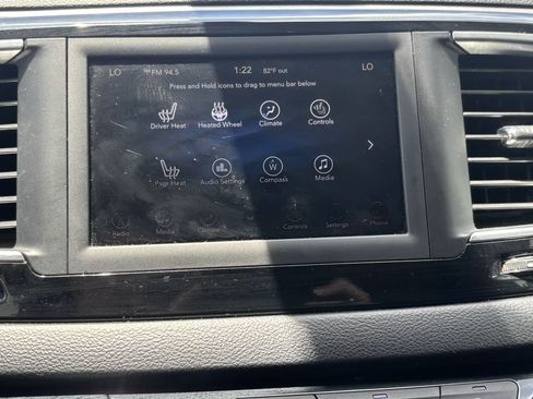 Used 2020 Chrysler Pacifica Touring-L FWD image 12