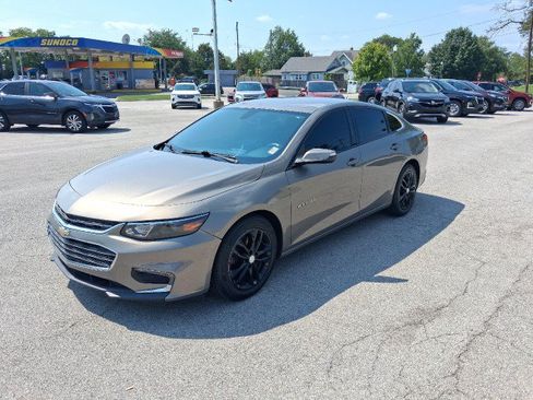 Used 2017 Chevrolet Malibu LT FWD image 1