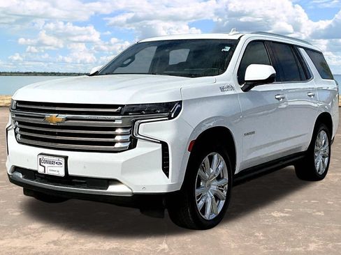 Used 2024 Chevrolet Tahoe High Country w/ Premium Package AWD/4WD image 4