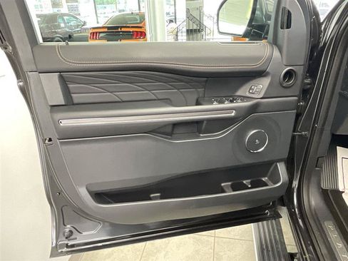 Used 2023 Ford Expedition Platinum AWD/4WD image 9