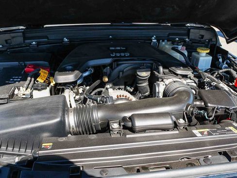 Used 2021 Jeep Gladiator Sport image 28