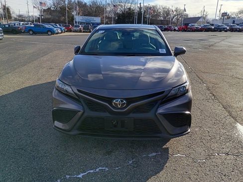 Used 2024 Toyota Camry SE image 2