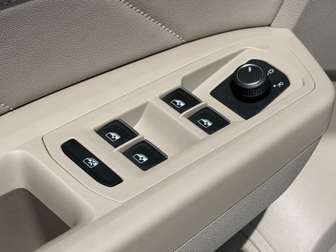 Certified 2023 Volkswagen Atlas SE FWD image 24