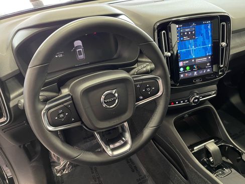 Used 2023 Volvo XC40 Recharge Ultimate AWD/4WD image 28