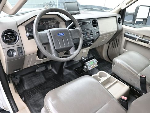 Used 2009 Ford F550 2WD Regular Cab Super Duty image 16