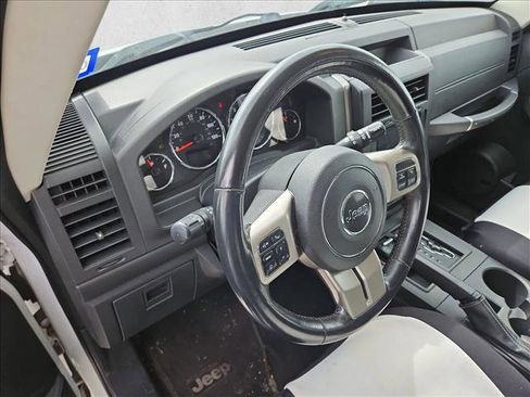 Used 2011 Jeep Liberty Renegade w/ Trailer Tow Class III Group image 9