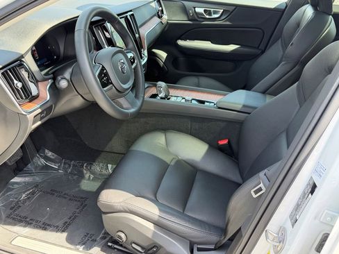 Used 2024 Volvo V60 B5 Cross Country Plus image 23