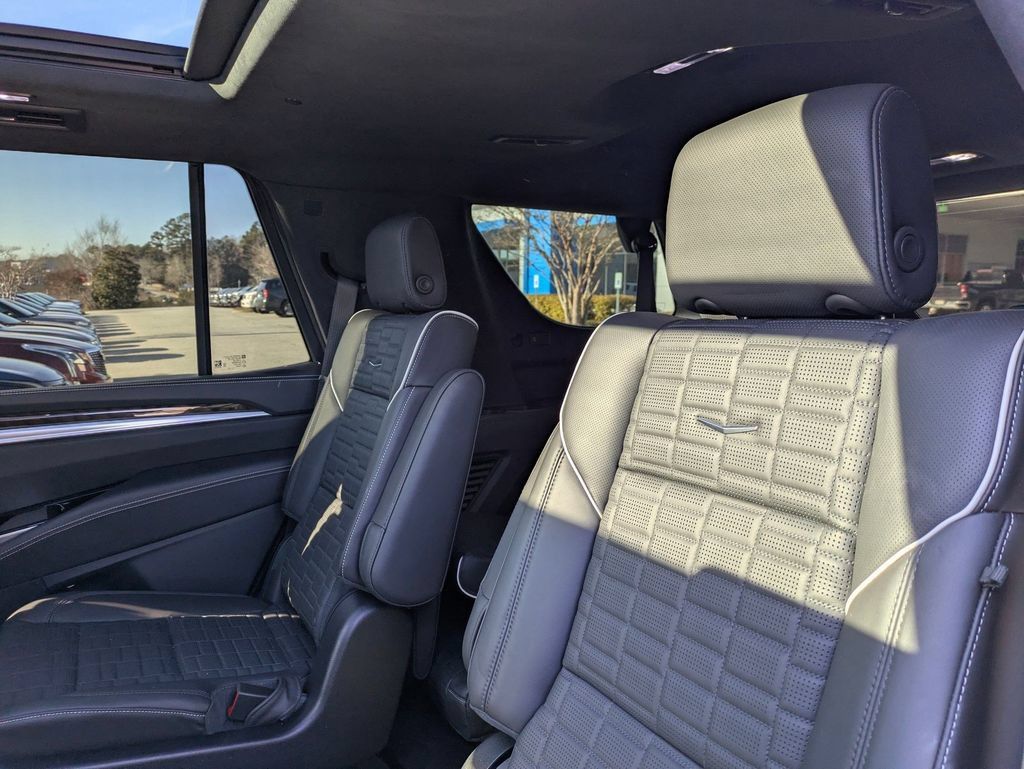 Used 2025 Cadillac Escalade Sport Platinum w/ LPO, ONYX Package AWD/4WD image 29