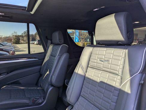 Used 2025 Cadillac Escalade Sport Platinum w/ LPO, ONYX Package AWD/4WD image 29