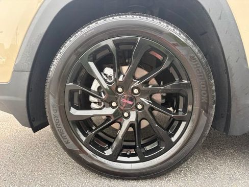 Used 2023 GMC Terrain SLE w/ Driver Convenience Package FWD image 13