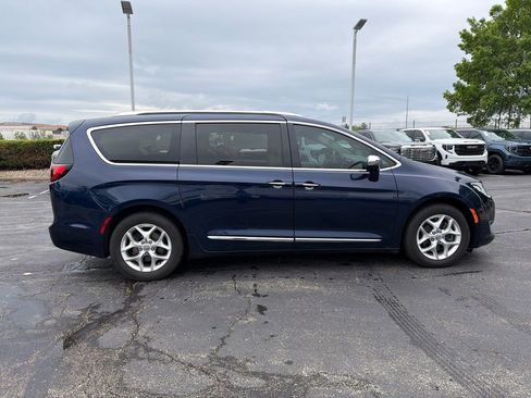 Used 2020 Chrysler Pacifica Limited FWD image 4