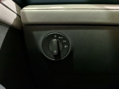 Used 2024 Volkswagen Taos SE w/ Panoramic Sunroof Package image 23