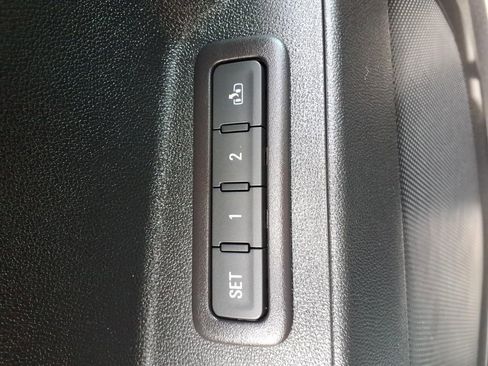 Used 2023 Chevrolet Equinox Premier image 19