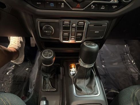 Used 2025 Jeep Wrangler Unlimited Sahara w/ Safety Group AWD/4WD image 19