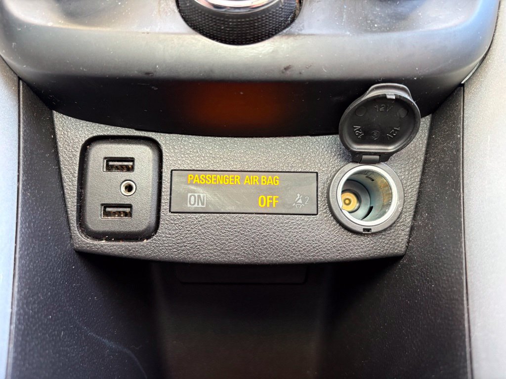 Used 2019 Chevrolet Trax LT w/ LT Convenience Package FWD image 19
