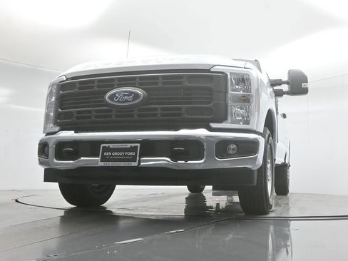 New 2026 Ford F250 XL w/ XL Chrome Package image 40