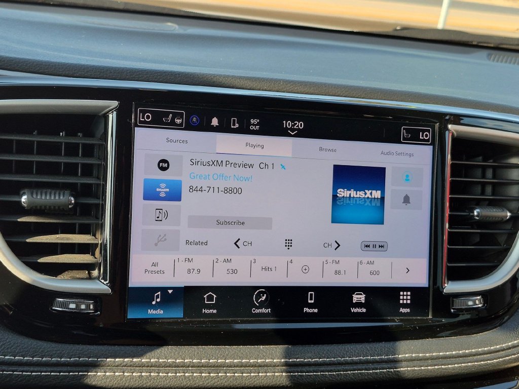 Used 2024 Chrysler Pacifica Touring-L FWD image 15