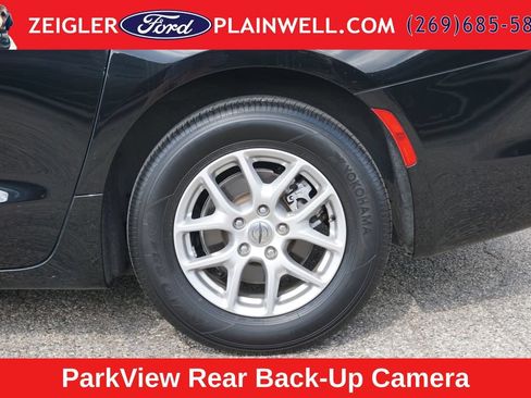 Used 2024 Chrysler Voyager LX FWD image 9