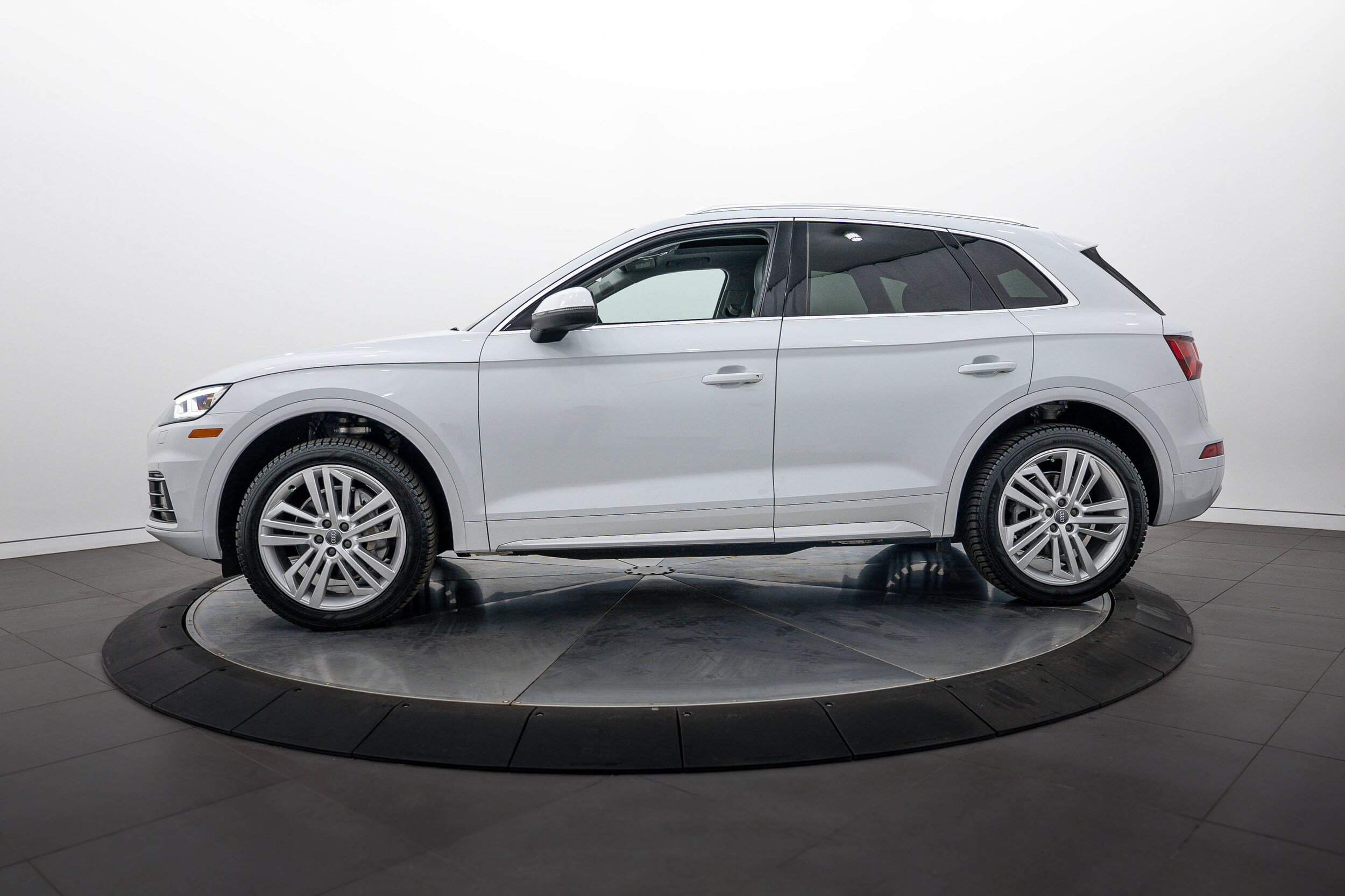 Used 2019 Audi Q5 2.0T Premium Plus w/ Premium Plus Package AWD/4WD image 6