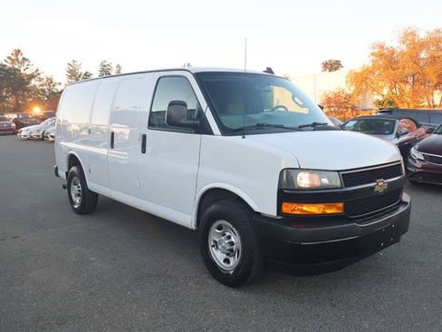 Used 2018 Chevrolet Express 2500 w/ Driver Convenience Package RWD image 6