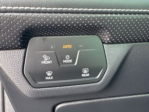 Used 2025 Volkswagen Atlas SE image 15