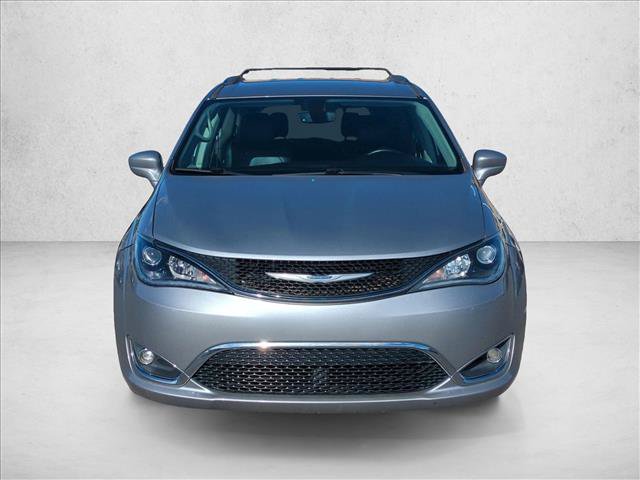 Used 2020 Chrysler Pacifica Touring-L FWD image 2