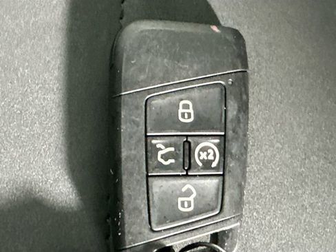 Used 2024 Volkswagen Taos SE image 16