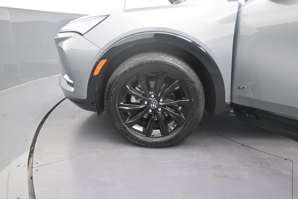 Used 2025 Buick Envista Sport Touring w/ Convenience II Package FWD image 13