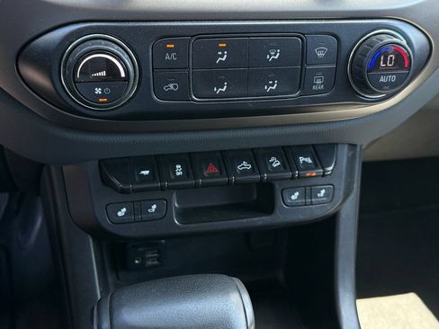 Used 2021 Chevrolet Colorado Z71 AWD/4WD image 17