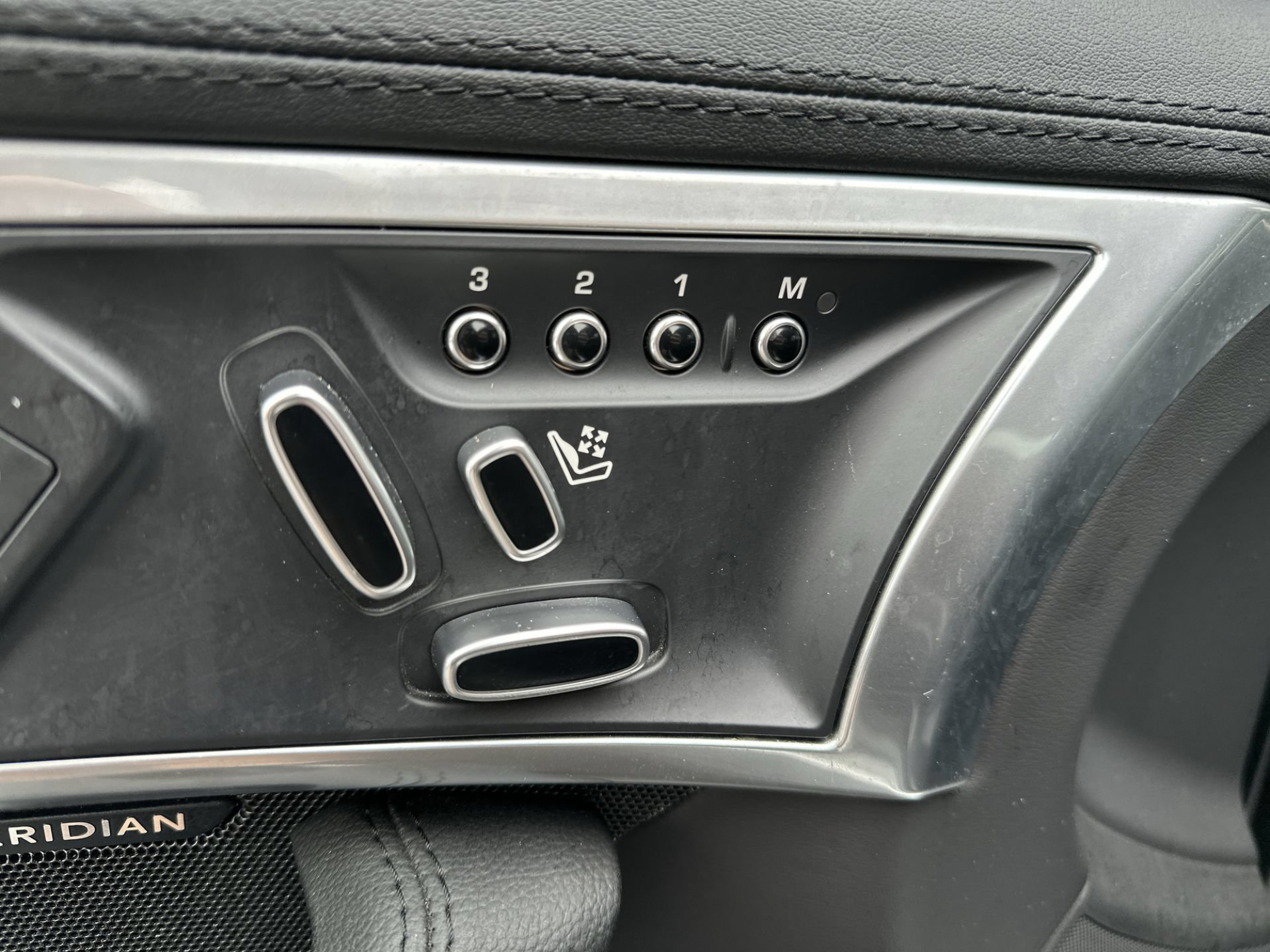 Used 2018 Jaguar F-TYPE Convertible RWD image 14
