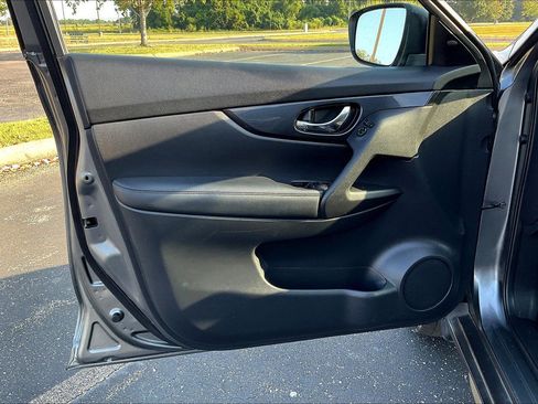 Used 2018 Nissan Rogue S image 20