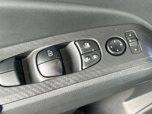 Used 2025 Nissan Altima 2.5 SV FWD image 18