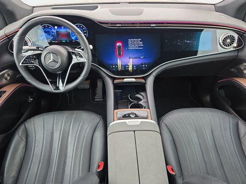 Used 2023 Mercedes-Benz EQS 580 4MATIC SUV image 9