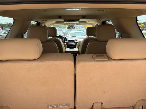 Used 2012 Cadillac Escalade Luxury RWD image 38