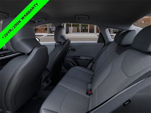 New 2025 Kia K4 LXS image 18