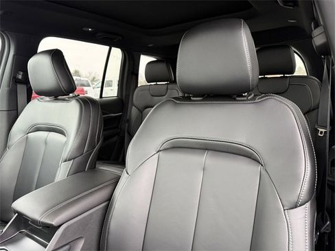 New 2025 Jeep Grand Cherokee Limited w/ Trailer Tow Package image 11