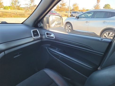 Used 2021 Jeep Grand Cherokee Laredo X image 17