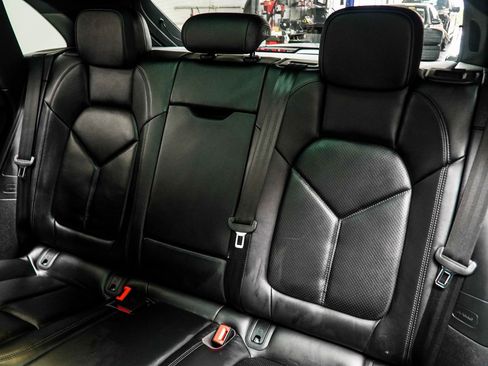 Used 2018 Porsche Macan S image 38