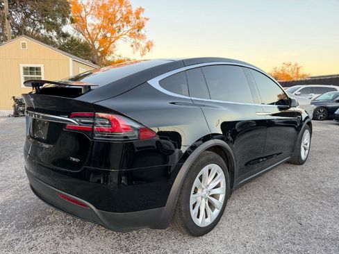 Used 2018 Tesla Model X 75D image 5