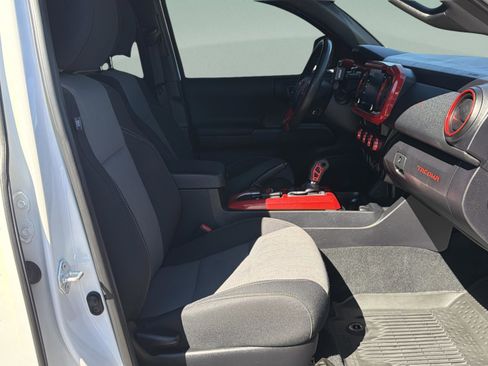 Used 2021 Toyota Tacoma TRD Sport w/ Technology Package image 20