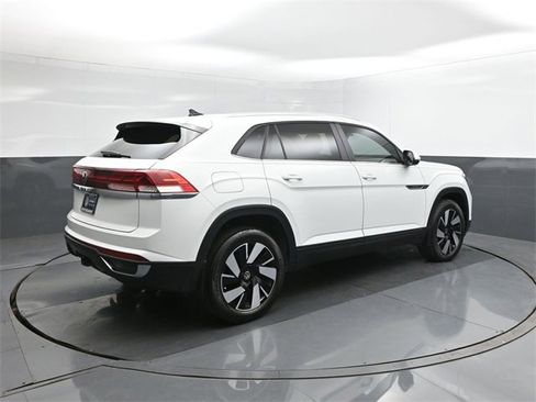 Certified 2024 Volkswagen Atlas Cross Sport SE image 11