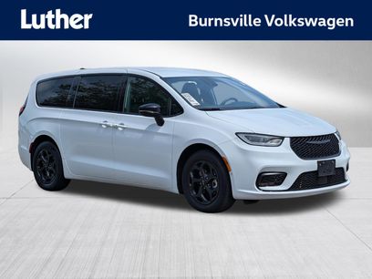 Used 2024 Chrysler Pacifica Limited