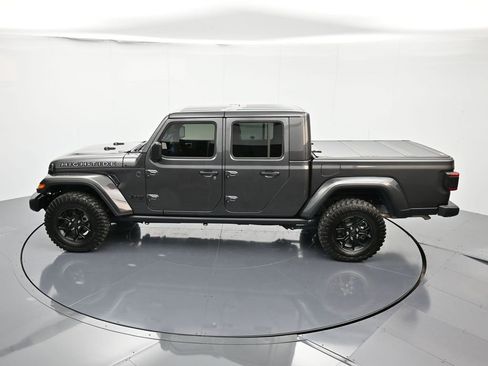 Certified 2025 Jeep Gladiator Sport image 41