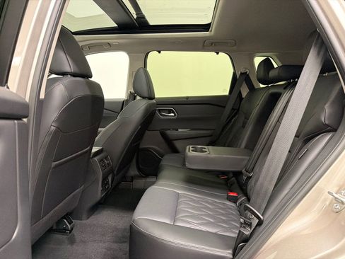 Used 2026 Nissan Rogue Platinum w/ Platinum Premium Package image 17